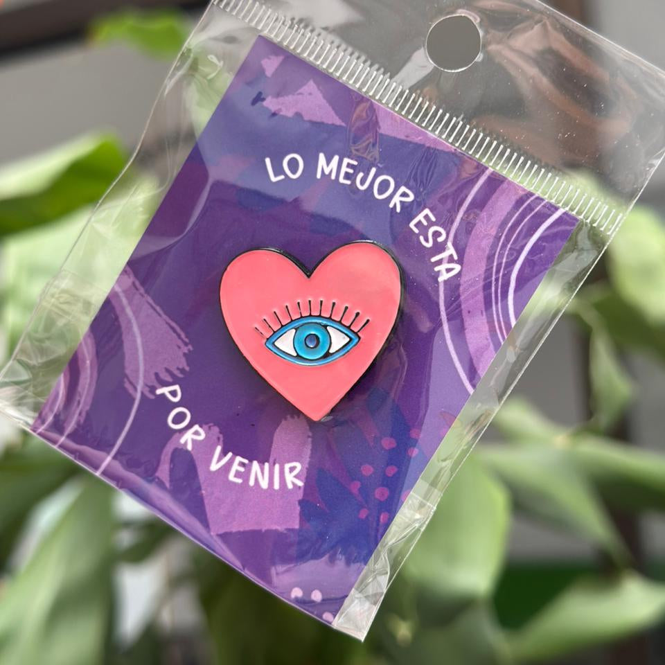 Pin Corazon ojo azul