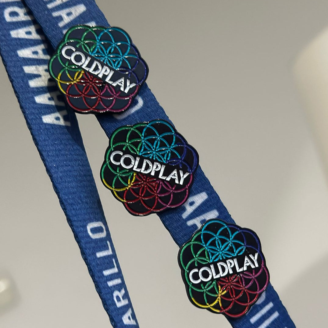 Pin logo Coldplay con aplicación de color