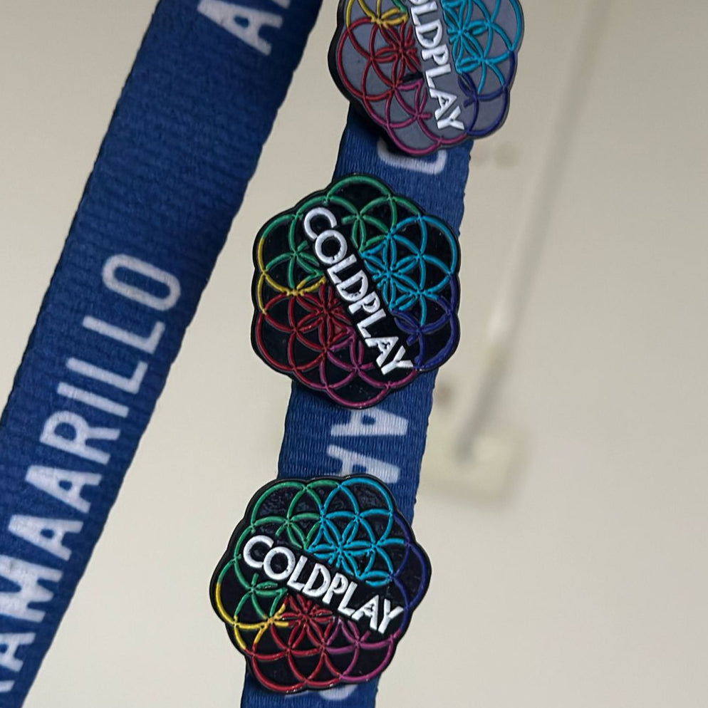 Pin logo Coldplay con aplicación de color
