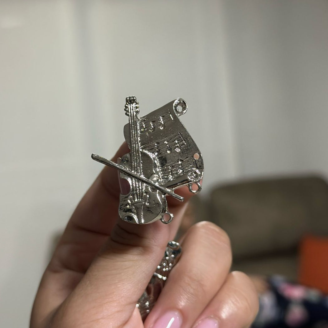 Pin musical violín + pentagrama