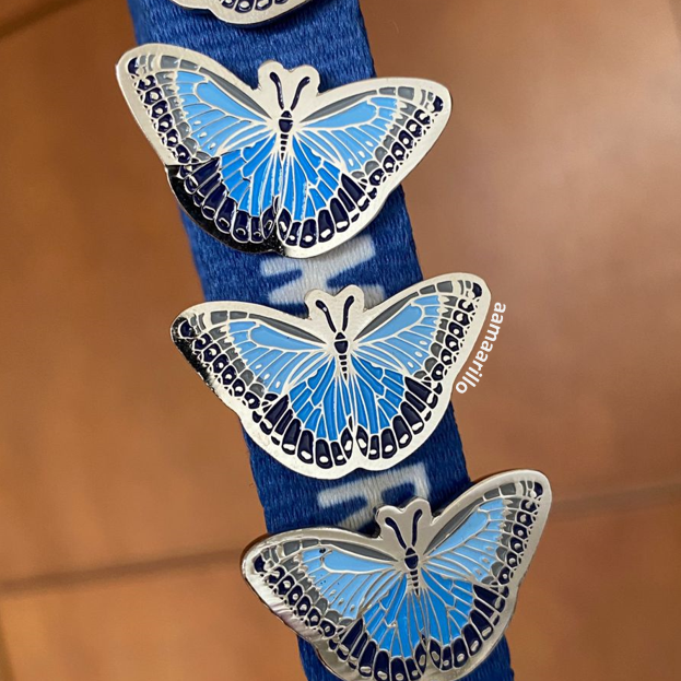 Pin mariposa azul