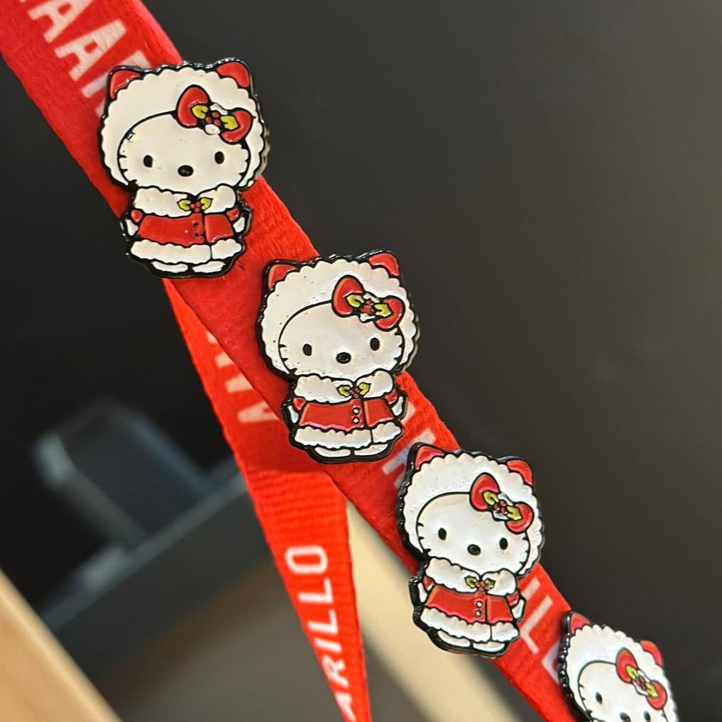 Pin Hello Kitty traje navidad
