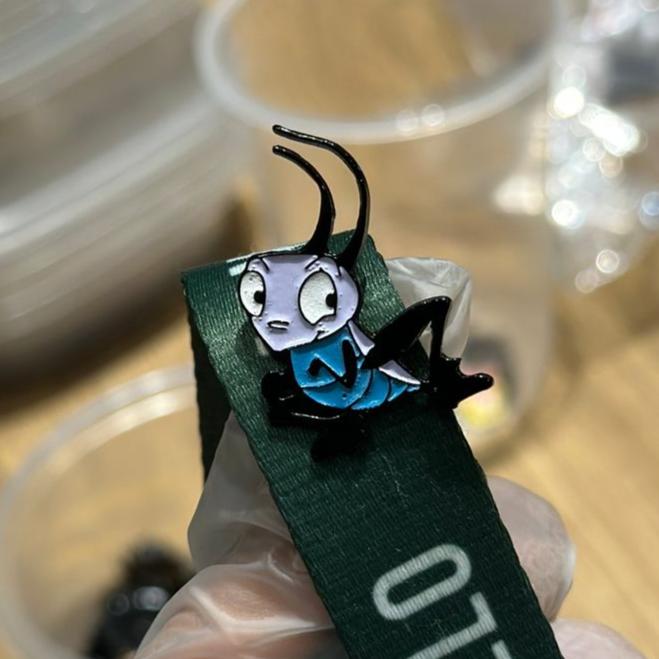 Pin grillo de la suerte Mulán