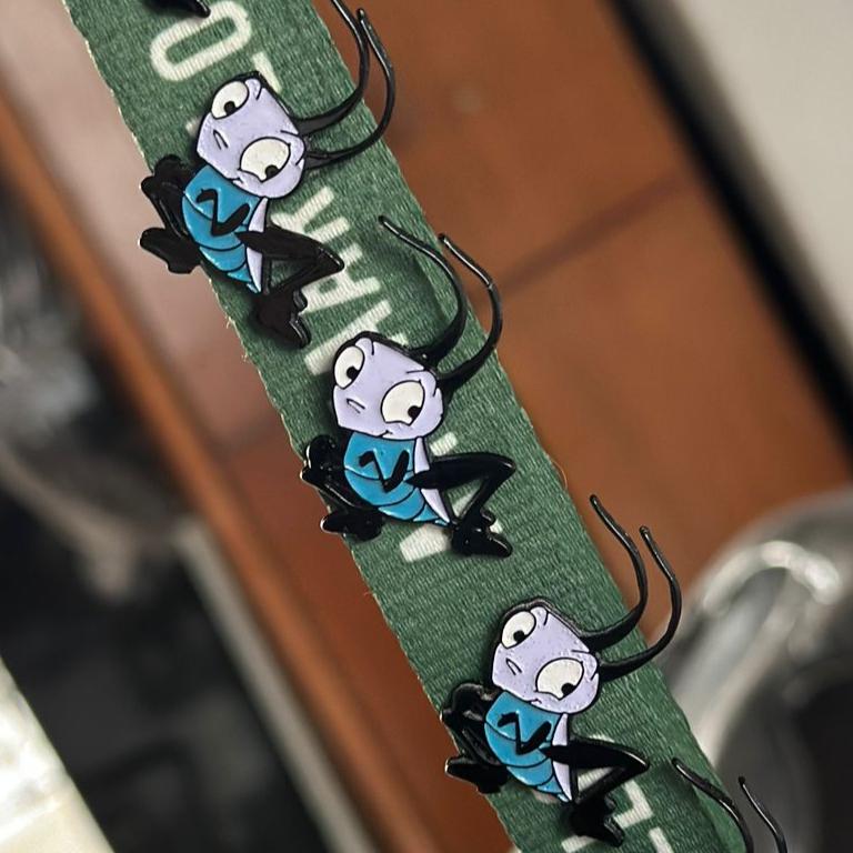 Pin grillo de la suerte Mulán