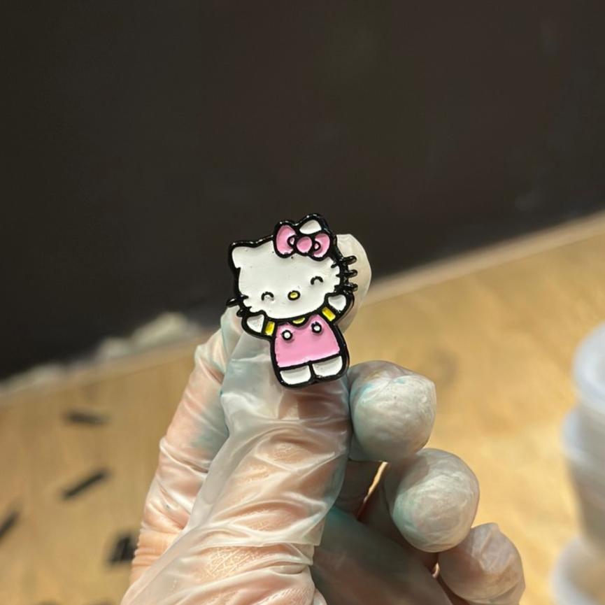 Pin Hello Kitty