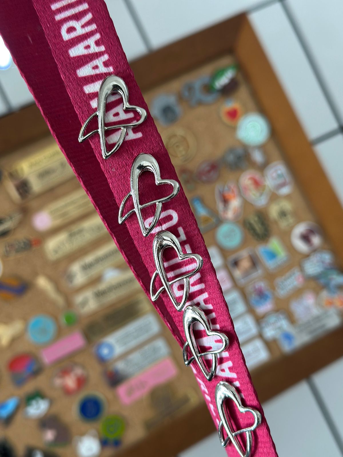 Pin muela esquelética corazon