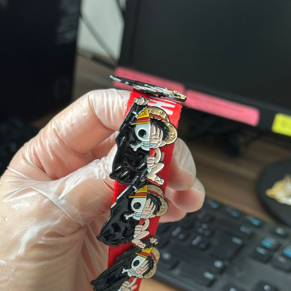 Pin Luffy completo manta negra
