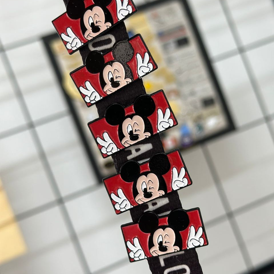 Pin Mickey cabeza y manos peace