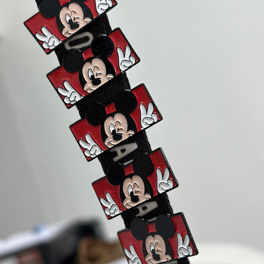 Pin Mickey cabeza y manos peace