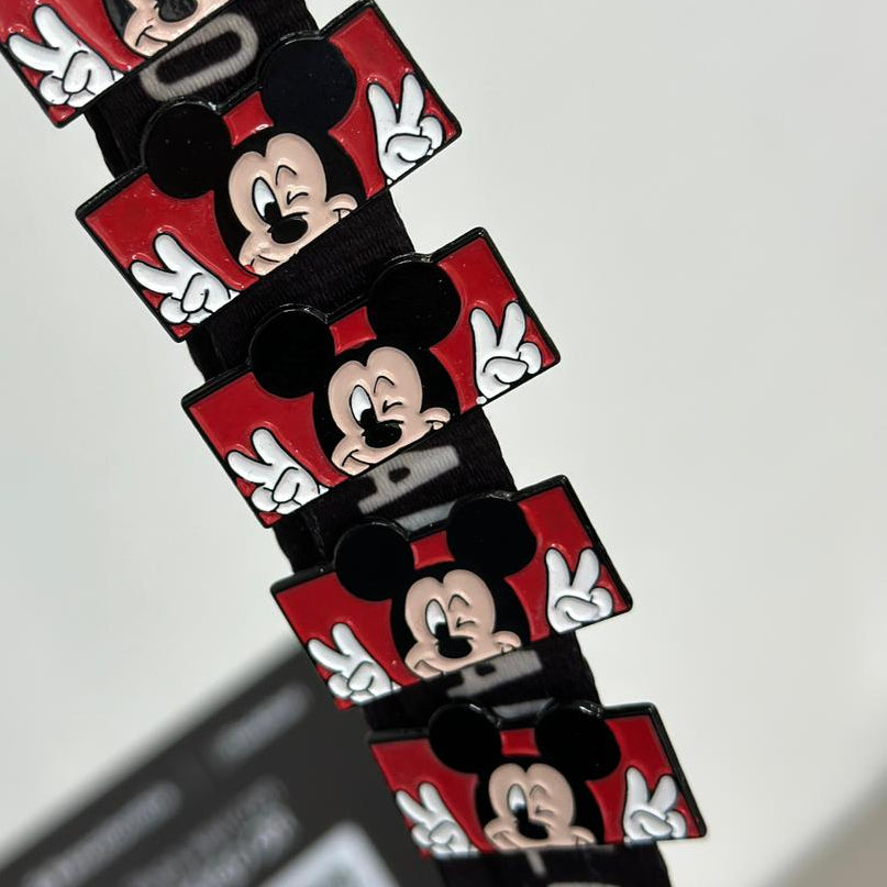 Pin Mickey cabeza y manos peace