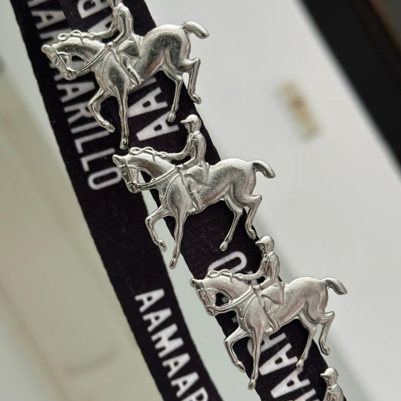 Pin caballo con jinete