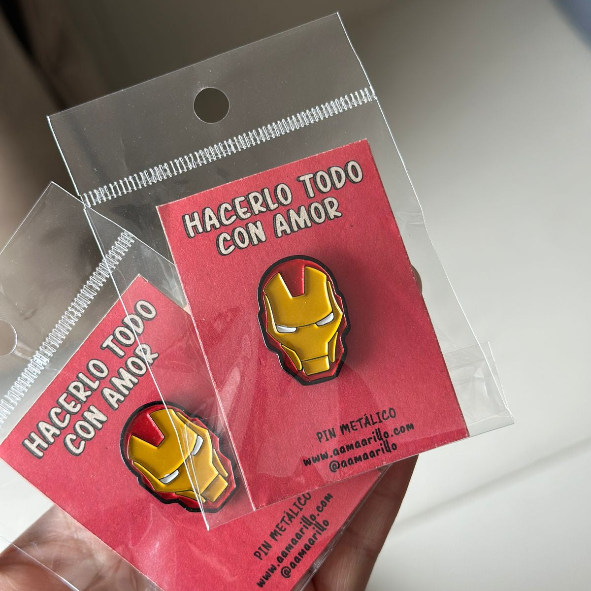Pin Iron man logo
