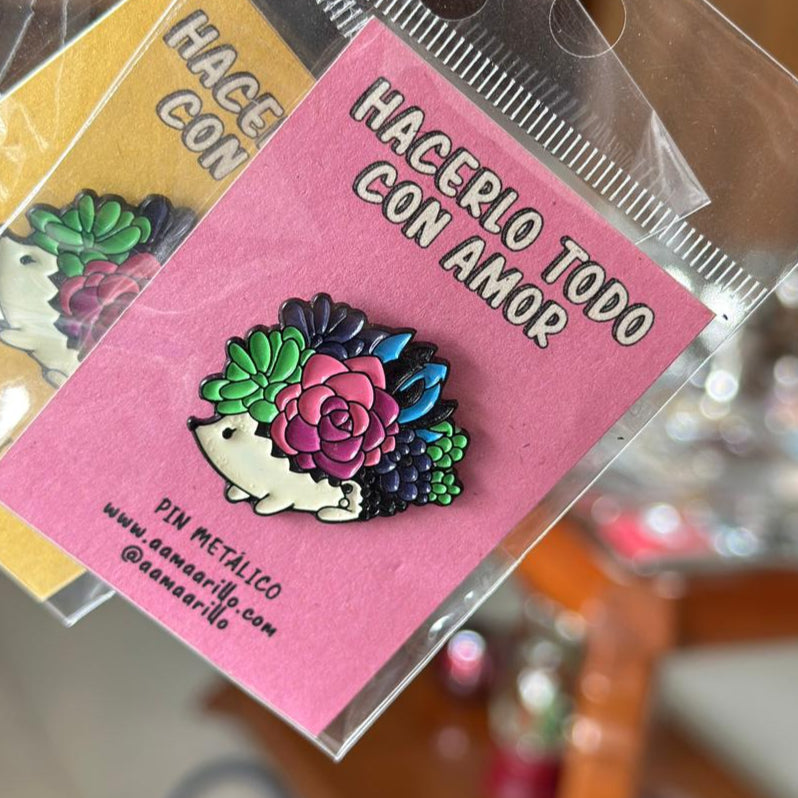 Pin cuerpo espín florecido