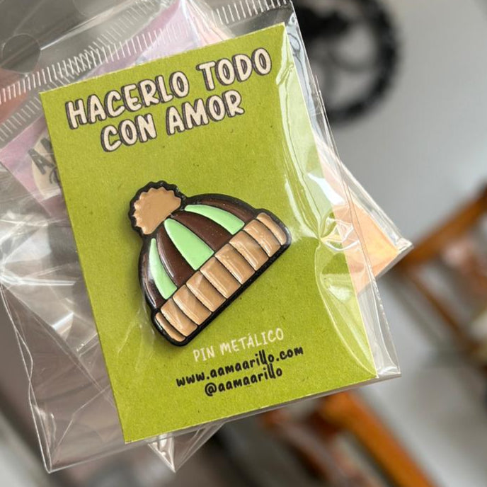 Pin gorro tejido