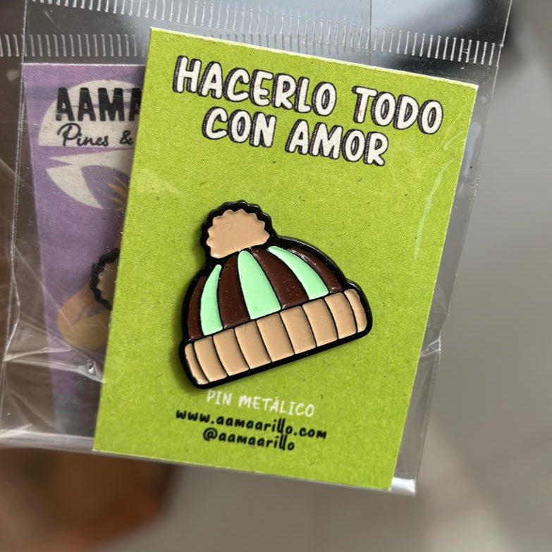 Pin gorro tejido