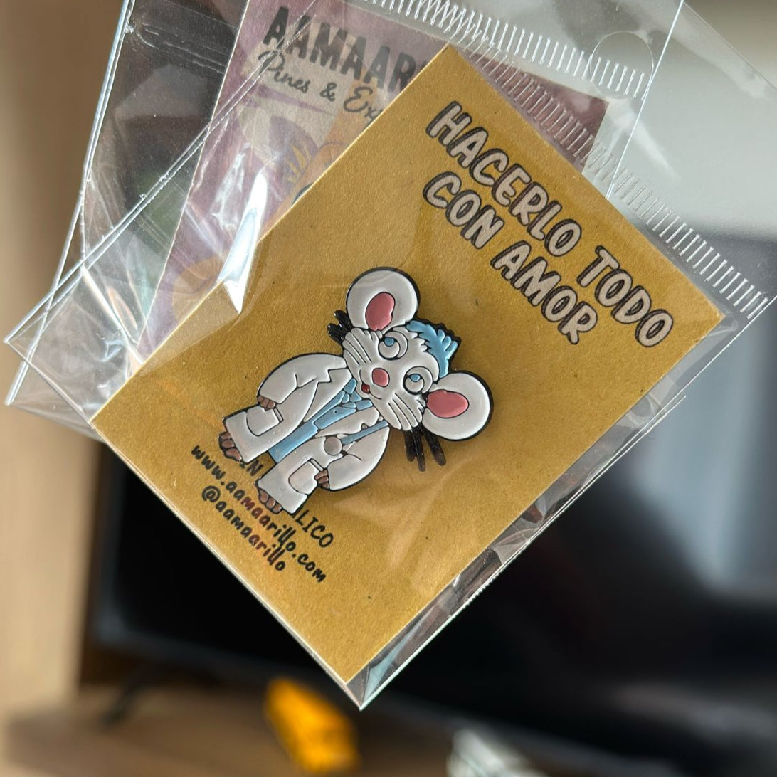 Pin ratón medico ojos azules