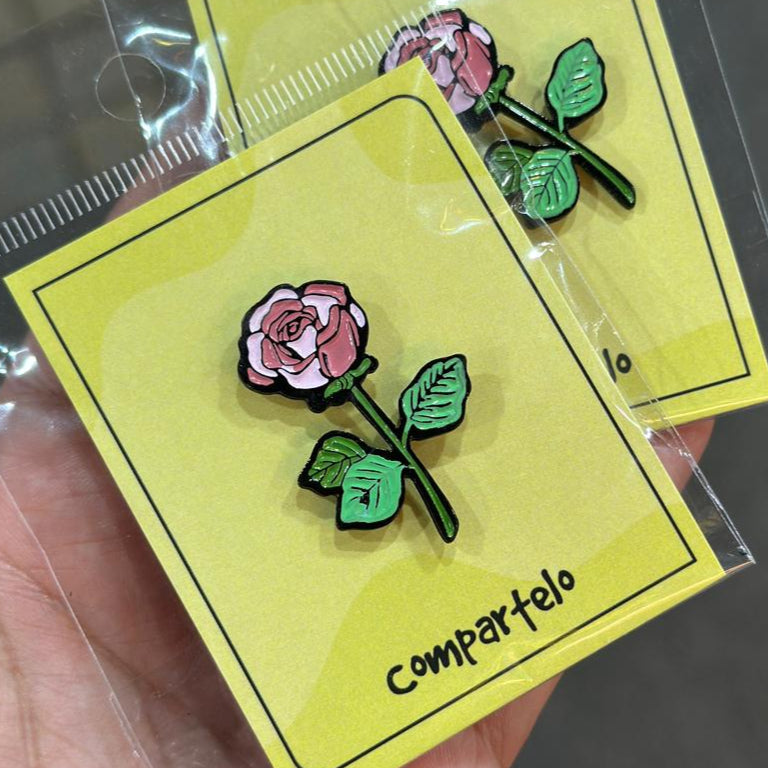 Pin rosa completa pétalos verdes