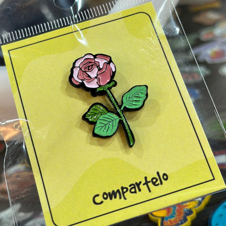 Pin rosa completa pétalos verdes