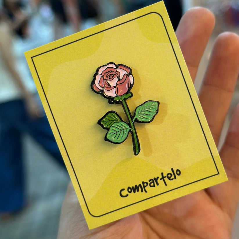 Pin rosa completa pétalos verdes