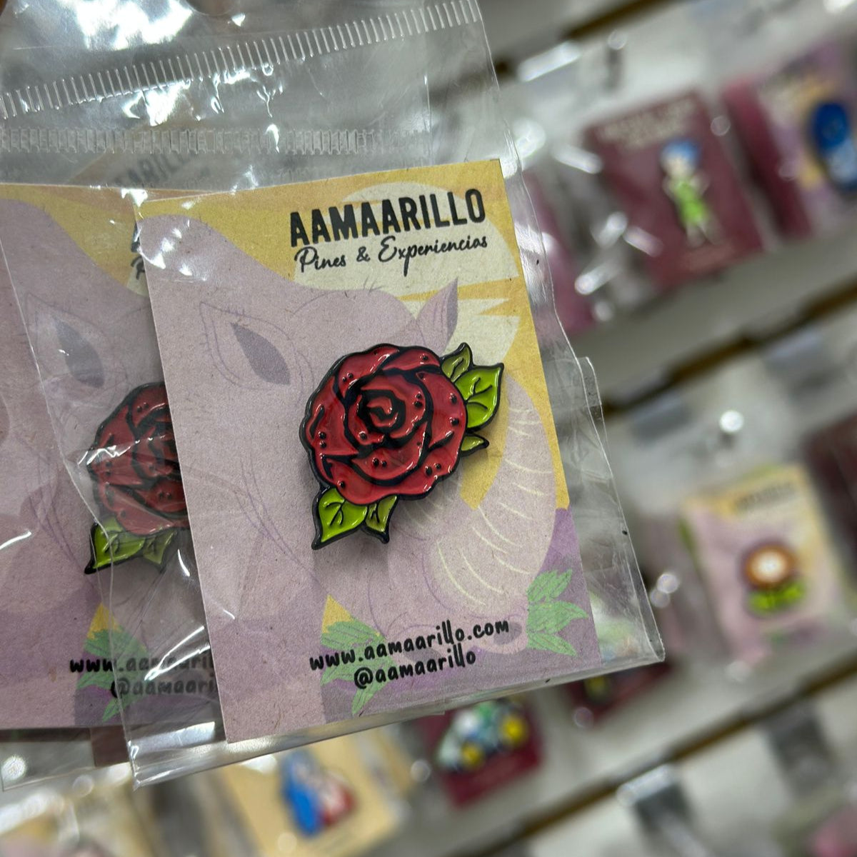 Pin rosa roja sencilla