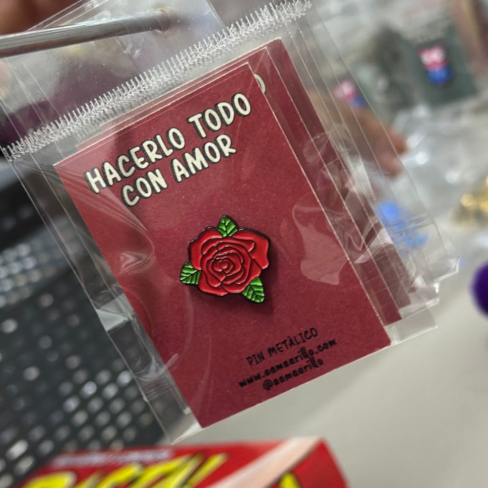 Pin rosa roja sencilla