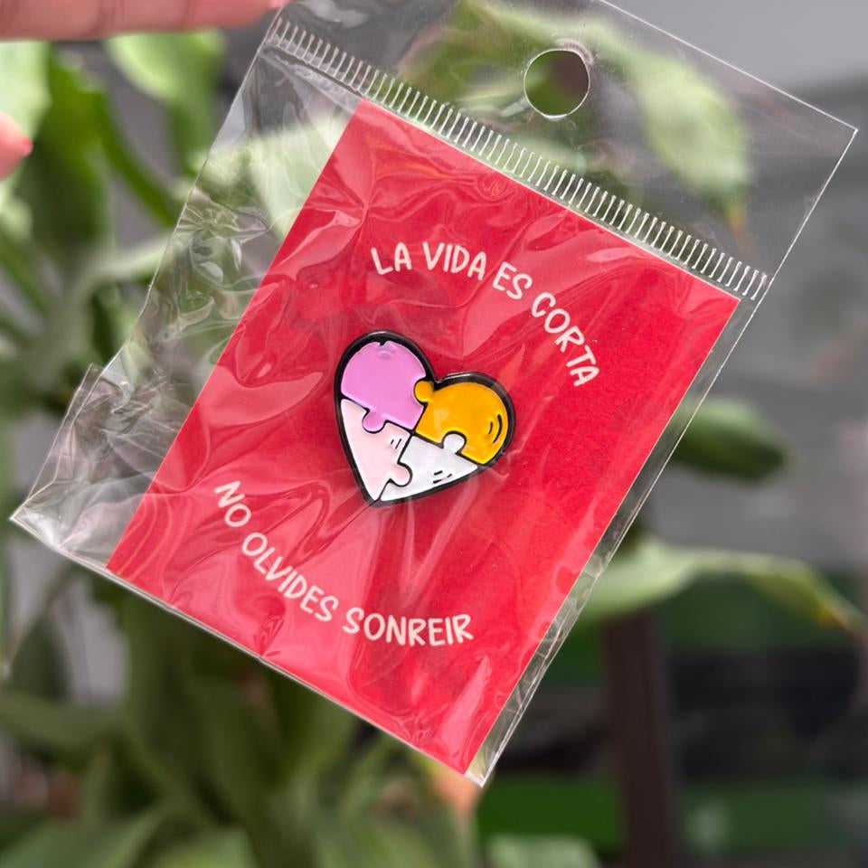 Pin Corazon rompecabezas