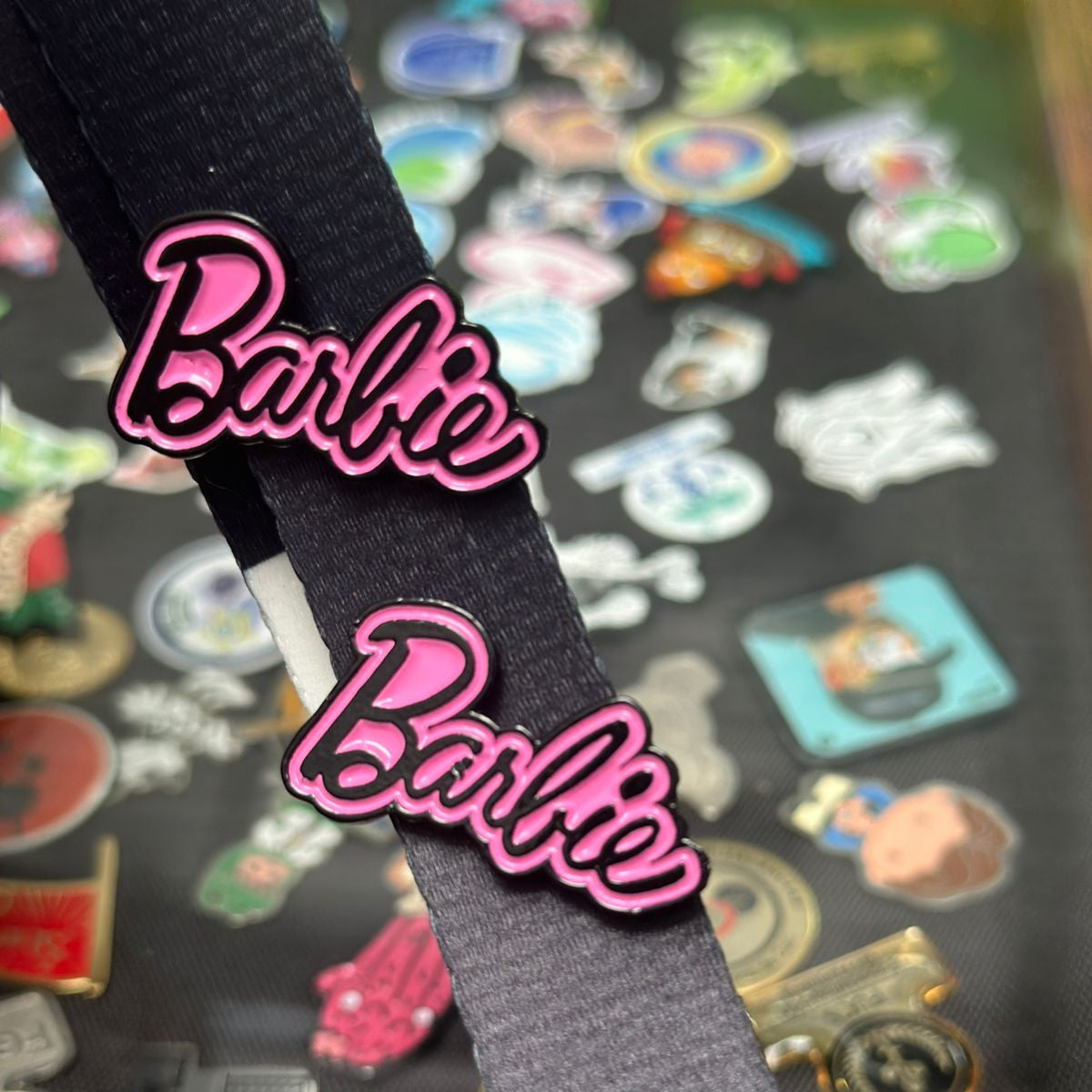 Pin Barbie fondo rosa