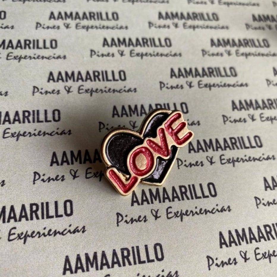 Pin love con aplicación de color