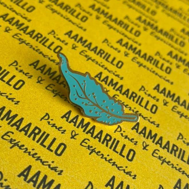 Pin pluma verde agua
