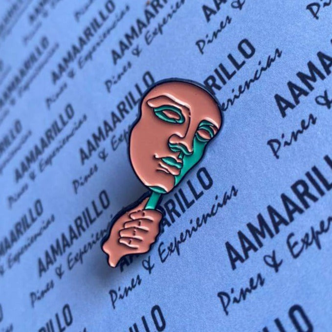 Pin mascara