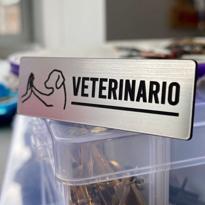 Escarapela veterinario - Grabado sobre pasta dura