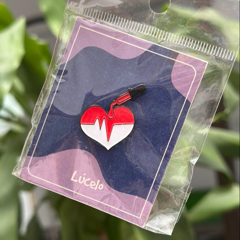 Pin Corazon con gota