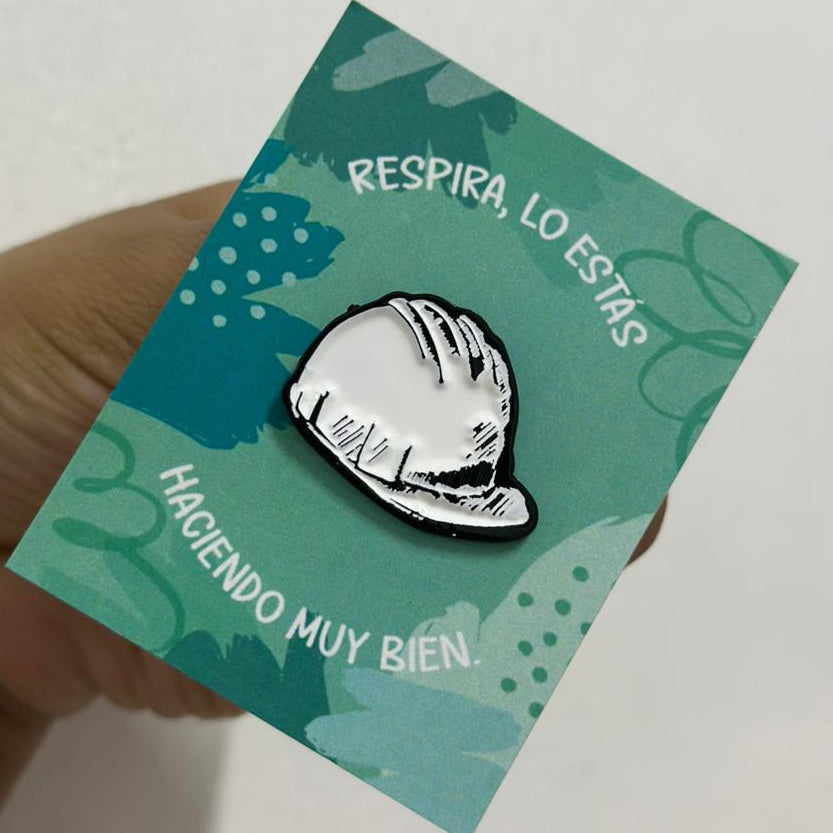 Pin casco blanco