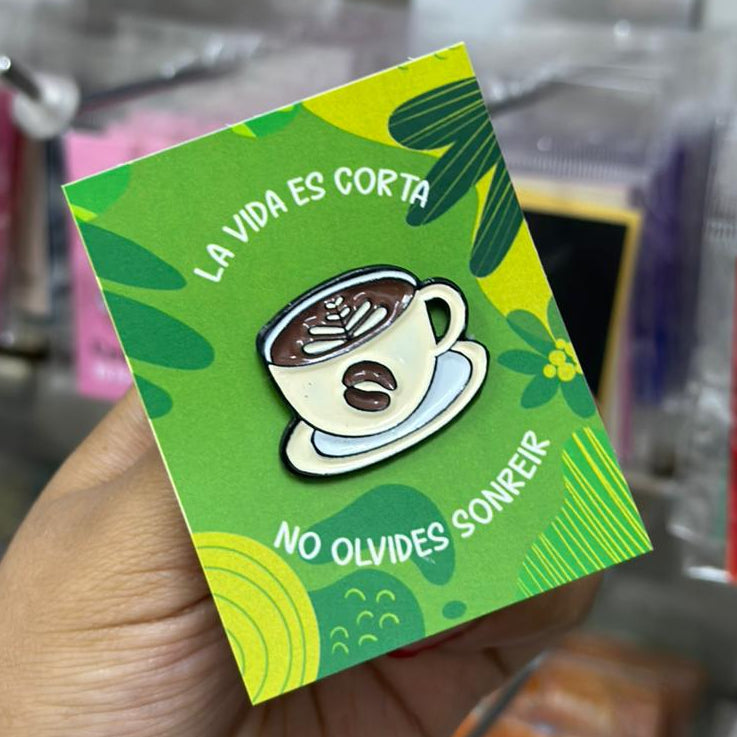Pin taza con grano de cafe