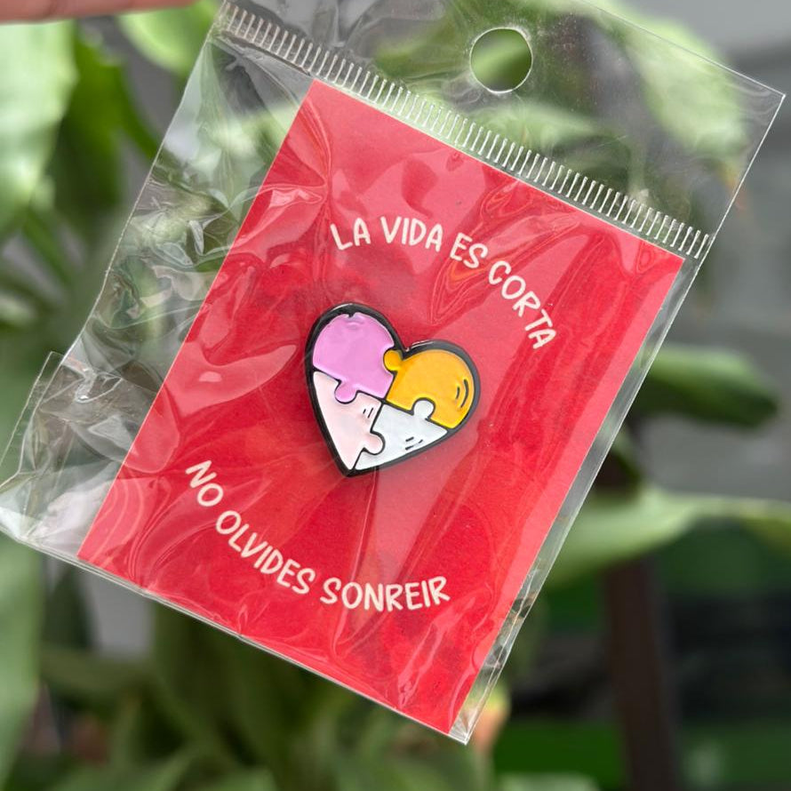 Pin Corazon rompecabezas