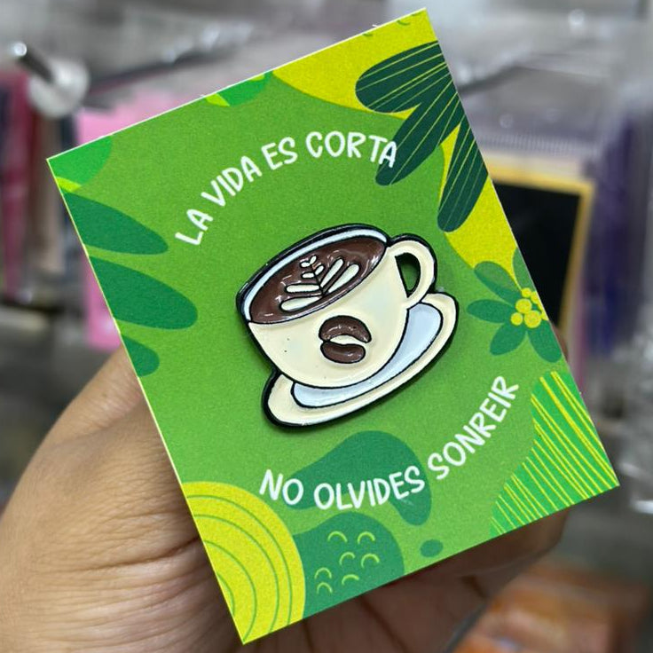 Pin taza con grano de cafe