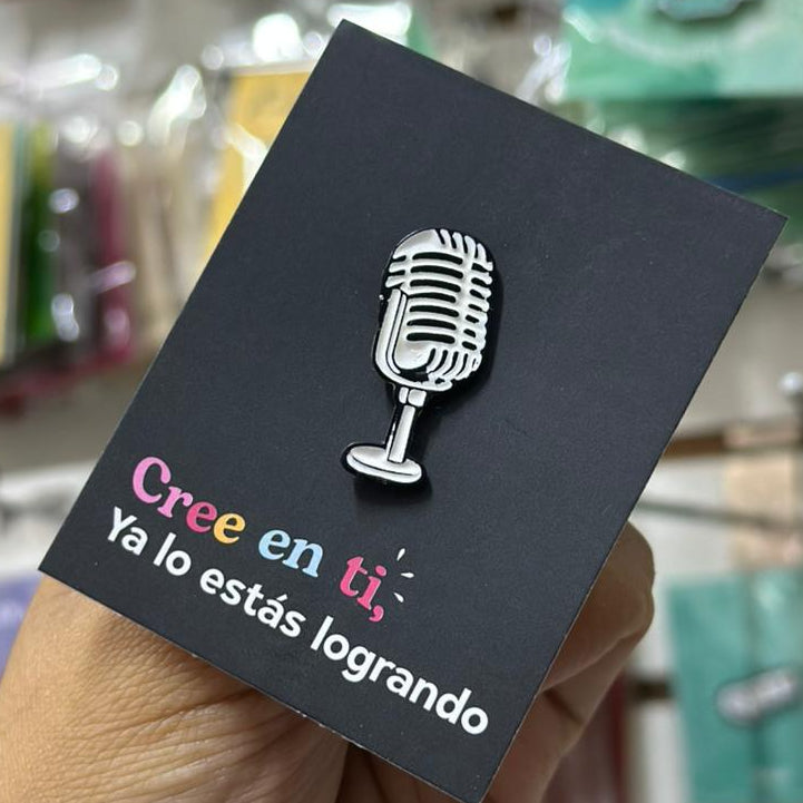 Pin Microfono blanco