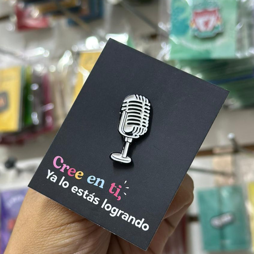 Pin Microfono blanco