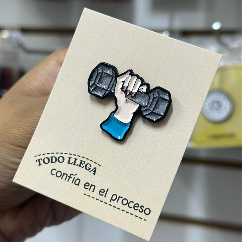 Pin Mano con mancuerna