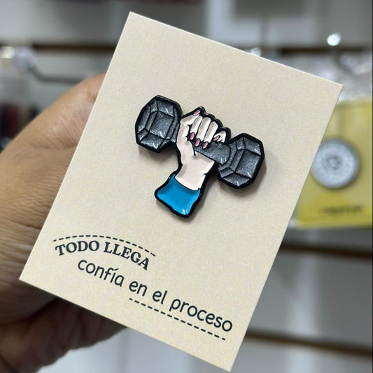 Pin Mano con mancuerna