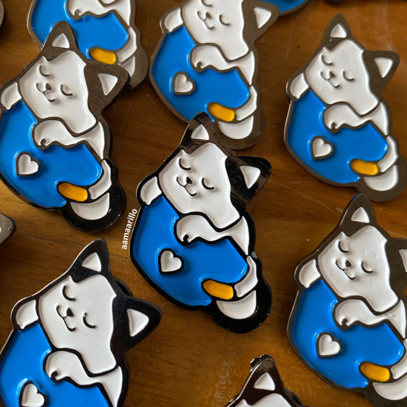 Pin Gato taza azul