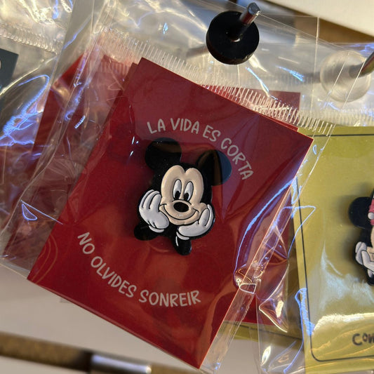 Pin cara Mickey sencilla