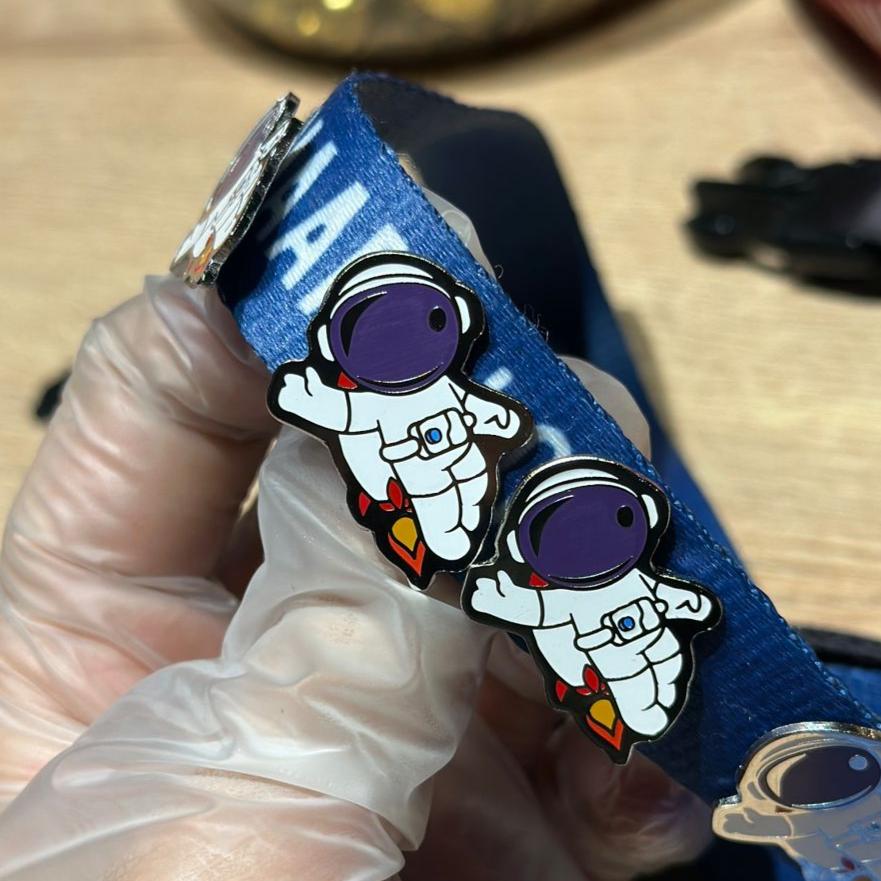 Pin Astronauta sencillo