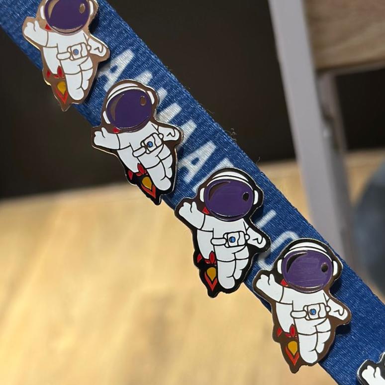 Pin Astronauta sencillo