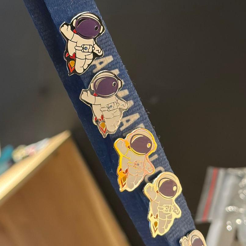 Pin Astronauta sencillo