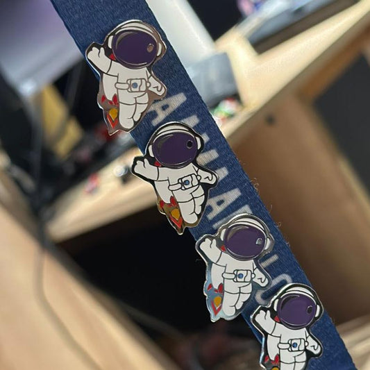 Pin Astronauta sencillo