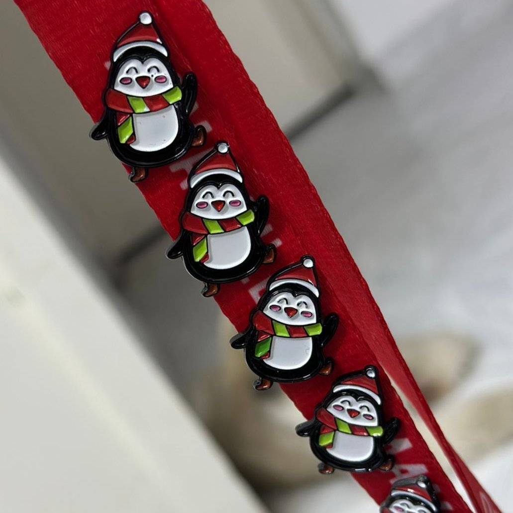 Pin pingüino Navidad