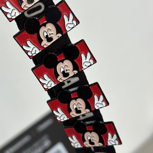 Pin Mickey cabeza y manos peace