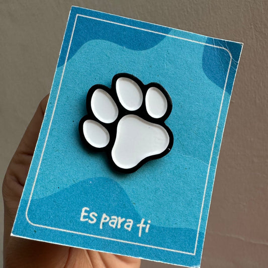Pin huella perrito - Bordes negros fondo blanco