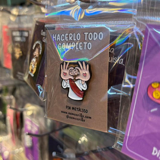 Pin Jesus love / Traje blanco